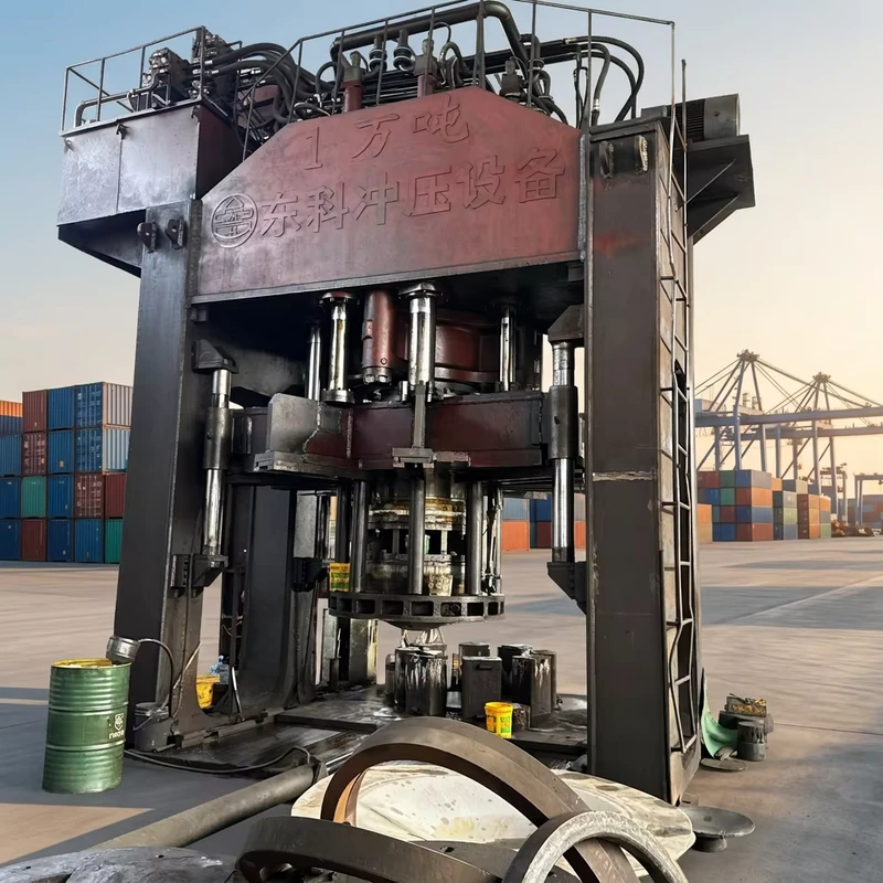 DONGKE Precision Pressing Hot Chamber Die Casting Machine with 147kN Injection Force 380V for Tank Fabrication
